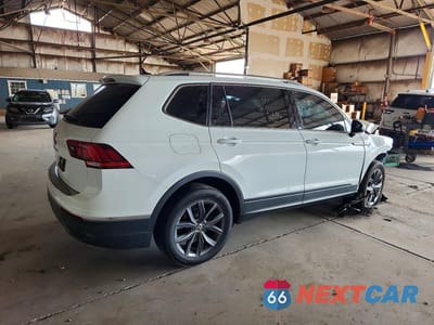 Trzecie zdjęcie samochodu z tyłu: 2022 VOLKSWAGEN TIGUAN SE VIN:3VV3B7AX4NM057934 - miniatura