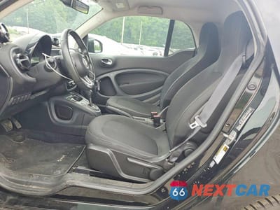 Zdjęcie 8 z 13 samochodu: 2016 SMART FORTWO VIN:WMEFJ5DA1GK052308 - miniatura