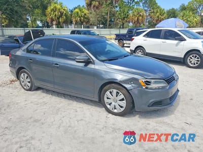 Czwarte zdjęcie samochodu z boku: 2014 VOLKSWAGEN JETTA SE VIN:3VWD17AJ7EM238279 - miniatura