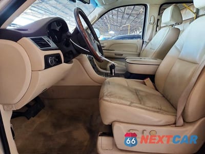 Zdjęcie 7 z 13 samochodu: 2008 CADILLAC ESCALADE VIN:1GYFK66888R271779 - miniatura