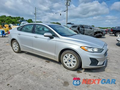 Czwarte zdjęcie samochodu z boku: 2019 FORD FUSION S VIN:3FA6P0G79KR102060 - miniatura