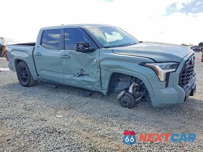 Czwarte zdjęcie samochodu z boku: 2024 TOYOTA TUNDRA SR5 VIN:5TFLA5DB1RX150822 - miniatura
