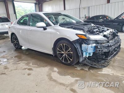 Czwarte zdjęcie samochodu z boku: 2020 TOYOTA CAMRY SE VIN:4T1G11AKXLU385867 - miniatura