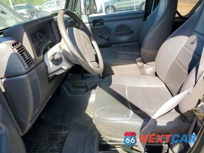 Zdjęcie 7 z 13 samochodu: 2002 JEEP WRANGLER / TJ SE VIN:1J4FA29P82P729340 - miniatura