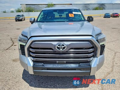 Piąte zdjęcie samochodu w środku: 2022 TOYOTA TUNDRA CREWMAX LIMITED VIN:5TFJA5DBXNX016859 - miniatura
