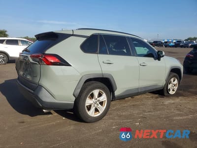 Trzecie zdjęcie samochodu z tyłu: 2021 TOYOTA RAV4 XLE VIN:2T3W1RFV8MW130611 - miniatura