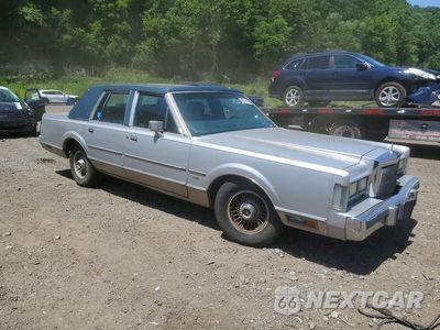 Czwarte zdjęcie samochodu z boku: 1986 LINCOLN TOWN CAR VIN:1LNBP96F7GY600543 - miniatura