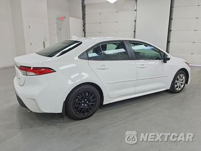Trzecie zdjęcie samochodu z tyłu: 2025 TOYOTA COROLLA LE VIN:5YFB4MDE0SP303511 - miniatura