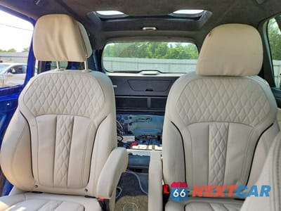 Zdjęcie 10 z 14 samochodu: 2025 BMW X7 M60I VIN:5UX33EM04S9W53049 - miniatura