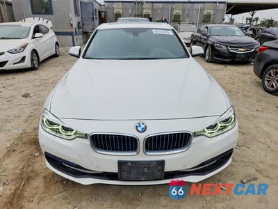 Piąte zdjęcie samochodu w środku: 2017 BMW 330E VIN:WBA8E1C53HK480002 - miniatura