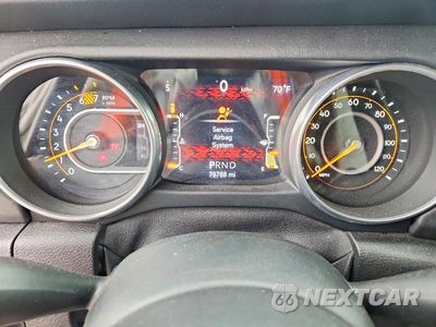 Zdjęcie 9 z 13 samochodu: 2018 JEEP WRANGLER UNLIMITED SAHARA VIN:1C4HJXEN6JW225955 - miniatura