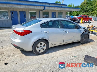 Trzecie zdjęcie samochodu z tyłu: 2016 KIA FORTE LX VIN:KNAFK4A60G5530851 - miniatura