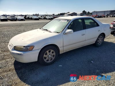 1998 TOYOTA CAMRY LE JT2BG22K4W0116477 - główne zdjęcie licytacji z USA - miniatura