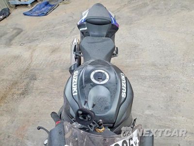 Piąte zdjęcie samochodu w środku: 2026 SUZUKI GSX-R750 VIN:JS1GR7MA1T7100551 - miniatura