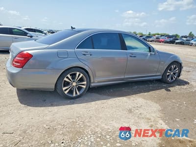 Trzecie zdjęcie samochodu z tyłu: 2012 MERCEDES-BENZ S 550 VIN:WDDNG7DB4CA437719 - miniatura