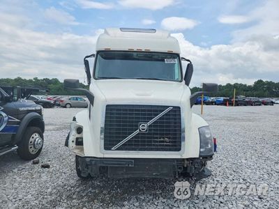Piąte zdjęcie samochodu w środku: 2016 VOLVO VNL SEMI TRUCK VIN:4V4NC9EH6GN938778 - miniatura