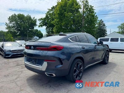 Czwarte zdjęcie samochodu z boku: 2021 BMW X6 SDRIVE 40I VIN:5UXCY4C02M9D86075 - miniatura
