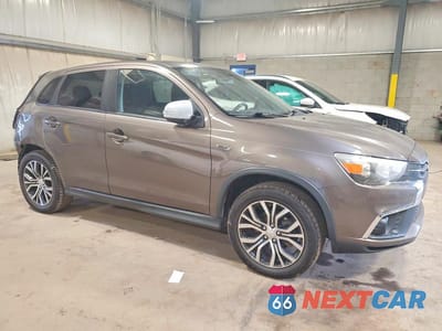 Czwarte zdjęcie samochodu z boku: 2018 MITSUBISHI OUTLANDER SPORT ES VIN:JA4AP3AU2JU025005 - miniatura