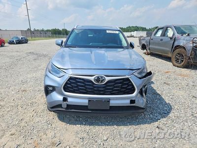 Piąte zdjęcie samochodu w środku: 2022 TOYOTA HIGHLANDER XLE VIN:5TDHZRBHXNS222971 - miniatura