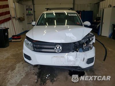 Piąte zdjęcie samochodu w środku: 2013 VOLKSWAGEN TIGUAN S VIN:WVGBV3AX8DW575274 - miniatura