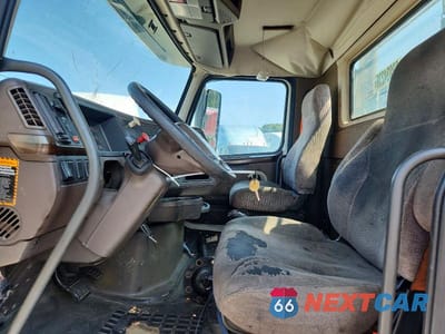 Zdjęcie 7 z 13 samochodu: 2013 VOLVO VN VNL VIN:4V4N39EG4DN142369 - miniatura
