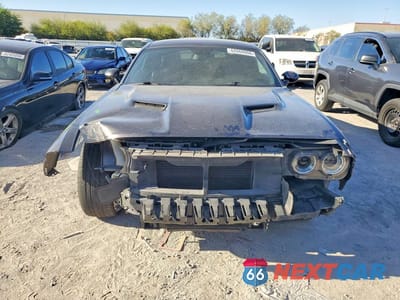 Piąte zdjęcie samochodu w środku: 2018 DODGE CHALLENGER SXT VIN:2C3CDZAG8JH112516 - miniatura