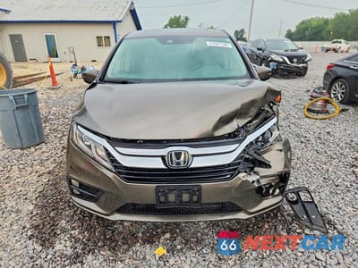 Piąte zdjęcie samochodu w środku: 2019 HONDA ODYSSEY EXL VIN:5FNRL6H77KB114360 - miniatura