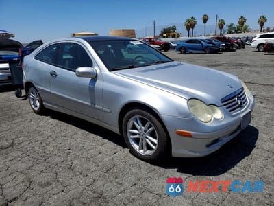 Czwarte zdjęcie samochodu z boku: 2002 MERCEDES-BENZ C 230K SPORT COUPE VIN:WDBRN47J12A175819 - miniatura