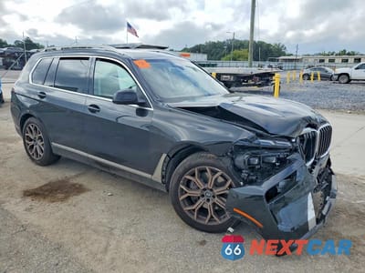 Czwarte zdjęcie samochodu z boku: 2026 BMW X7 XDRIVE40I VIN:5UX23EM04T9186860 - miniatura