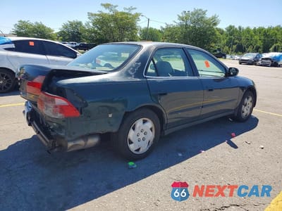 Trzecie zdjęcie samochodu z tyłu: 2000 HONDA ACCORD LX VIN:1HGCG1644YA046401 - miniatura