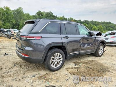 Trzecie zdjęcie samochodu z tyłu: 2025 JEEP GRAND CHEROKEE LAREDO VIN:1C4RJHAG4SC268808 - miniatura