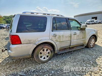 Trzecie zdjęcie samochodu z tyłu: 2002 LINCOLN NAVIGATOR VIN:5LMFU28R13LJ33911 - miniatura