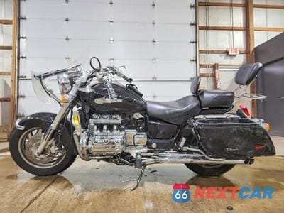 Trzecie zdjęcie samochodu z tyłu: 2000 HONDA GL1500 VIN:1HFSC3431YA300650 - miniatura