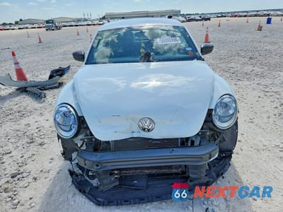 Piąte zdjęcie samochodu w środku: 2017 VOLKSWAGEN BEETLE 1.8T VIN:3VWF17AT1HM618894 - miniatura