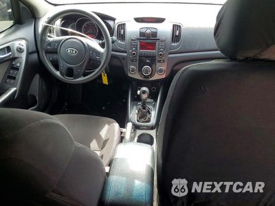Zdjęcie 8 z 12 samochodu: 2013 KIA FORTE EX VIN:KNAFU4A28D5740990 - miniatura