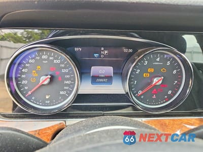 Zdjęcie 9 z 12 samochodu: 2017 MERCEDES-BENZ E 300 4MATIC VIN:WDDZF4KB7HA022956 - miniatura