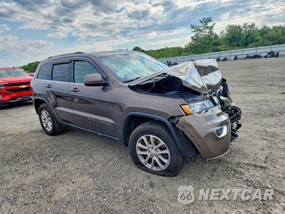 Czwarte zdjęcie samochodu z boku: 2021 JEEP GRAND CHEROKEE LAREDO VIN:1C4RJFAG9MC504666 - miniatura