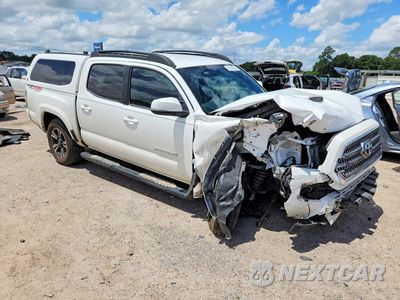 Czwarte zdjęcie samochodu z boku: 2016 TOYOTA TACOMA TRD SPORT VIN:3TMCZ5AN4GM014002 - miniatura