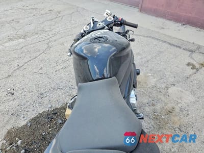 Zdjęcie 6 z 8 samochodu: 2002 YAMAHA YZFR1 VIN:JYARN10E42A004619 - miniatura