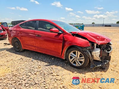 Czwarte zdjęcie samochodu z boku: 2019 HYUNDAI ELANTRA SEL VIN:5NPD84LF0KH469404 - miniatura