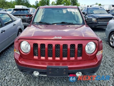 Piąte zdjęcie samochodu w środku: 2017 JEEP PATRIOT LATITUDE VIN:1C4NJRFBXHD179250 - miniatura