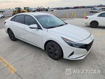 Czwarte zdjęcie samochodu z boku: 2023 HYUNDAI ELANTRA SEL VIN:5NPLM4AG1PH095203 - miniatura