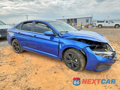 Czwarte zdjęcie samochodu z boku: 2024 VOLKSWAGEN JETTA SE VIN:3VW7M7BU4RM067171 - miniatura