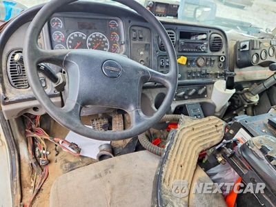 Zdjęcie 8 z 13 samochodu: 2018 FREIGHTLINER BUSINESS CLASS M2 REFUSE TRUCK VIN:1FVHCYFE3KHJZ3569 - miniatura