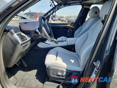 Zdjęcie 7 z 13 samochodu: 2026 BMW X5 XDRIVE50E VIN:5UX43EU08T9025646 - miniatura