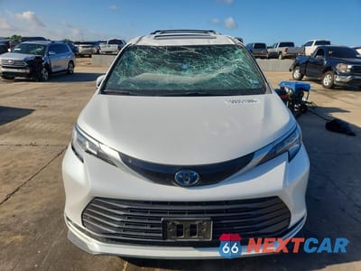 Piąte zdjęcie samochodu w środku: 2022 TOYOTA SIENNA LIMITED 7-PASSENGER VIN:5TDZRKEC9NS118435 - miniatura