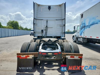 Zdjęcie 6 z 13 samochodu: 2019 VOLVO VNL SEMI TRUCK VIN:4V4NC9EH2KN905477 - miniatura