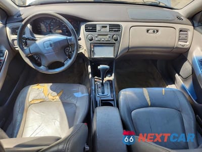 Zdjęcie 8 z 12 samochodu: 2002 HONDA ACCORD EX VIN:1HGCG16552A026884 - miniatura