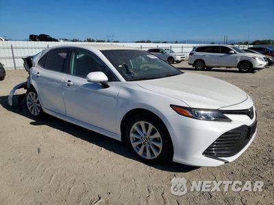 Czwarte zdjęcie samochodu z boku: 2020 TOYOTA CAMRY LE VIN:4T1L11AK1LU868081 - miniatura