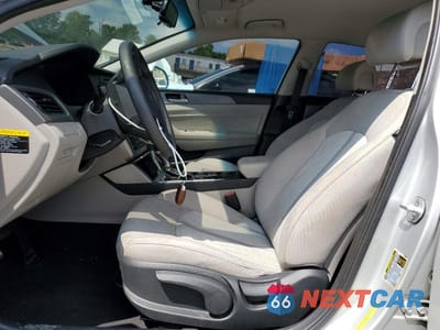 Zdjęcie 7 z 13 samochodu: 2016 HYUNDAI SONATA HYBRID SE VIN:KMHE24L15GA022247 - miniatura